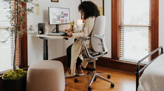 Standing Desks vs. Sitting: How to Choose the Perfect Office Desk for Your Melbourne Workspace