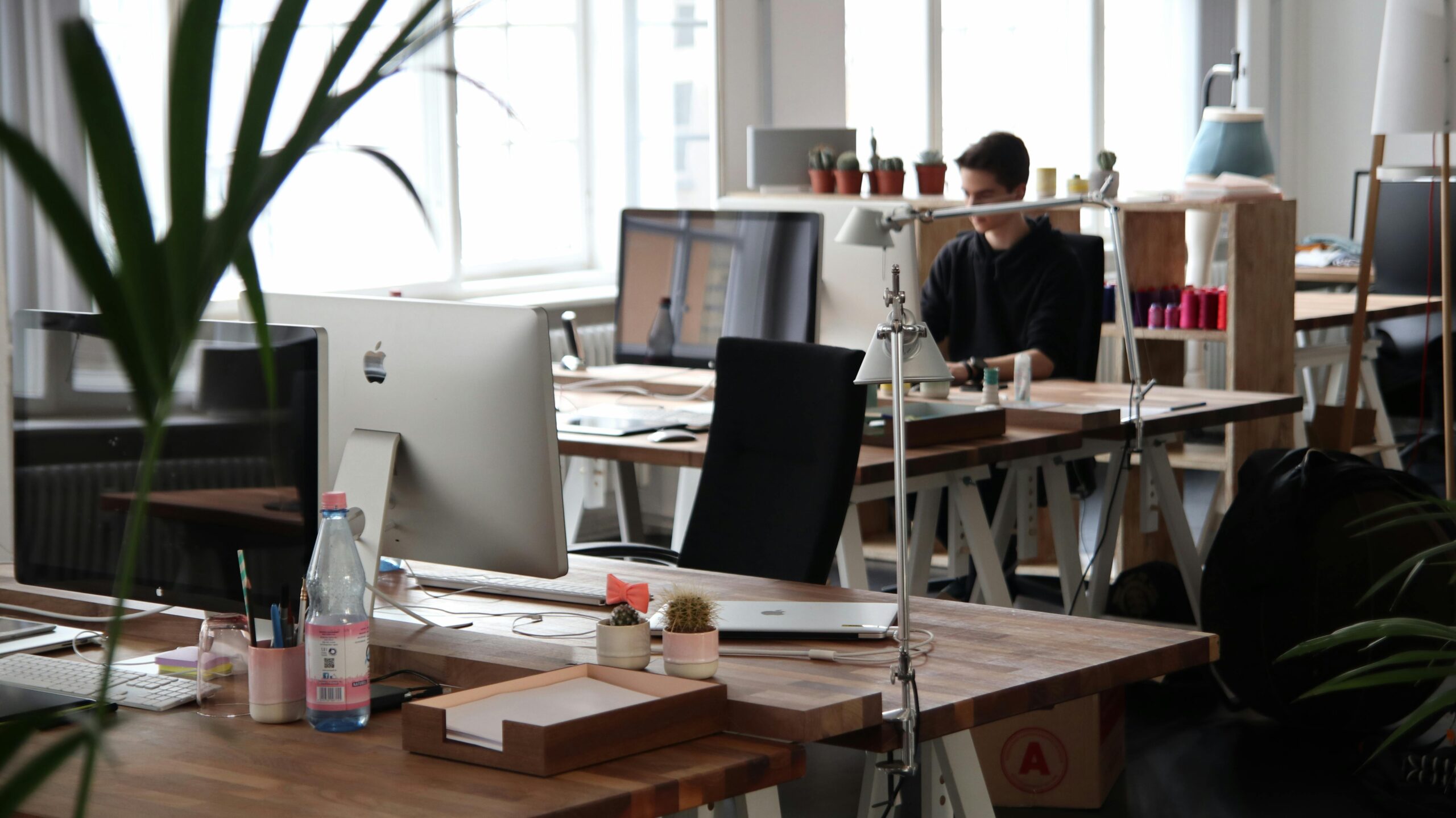 The Best Office Desks for Every Workstyle: From Executive to Collaborative