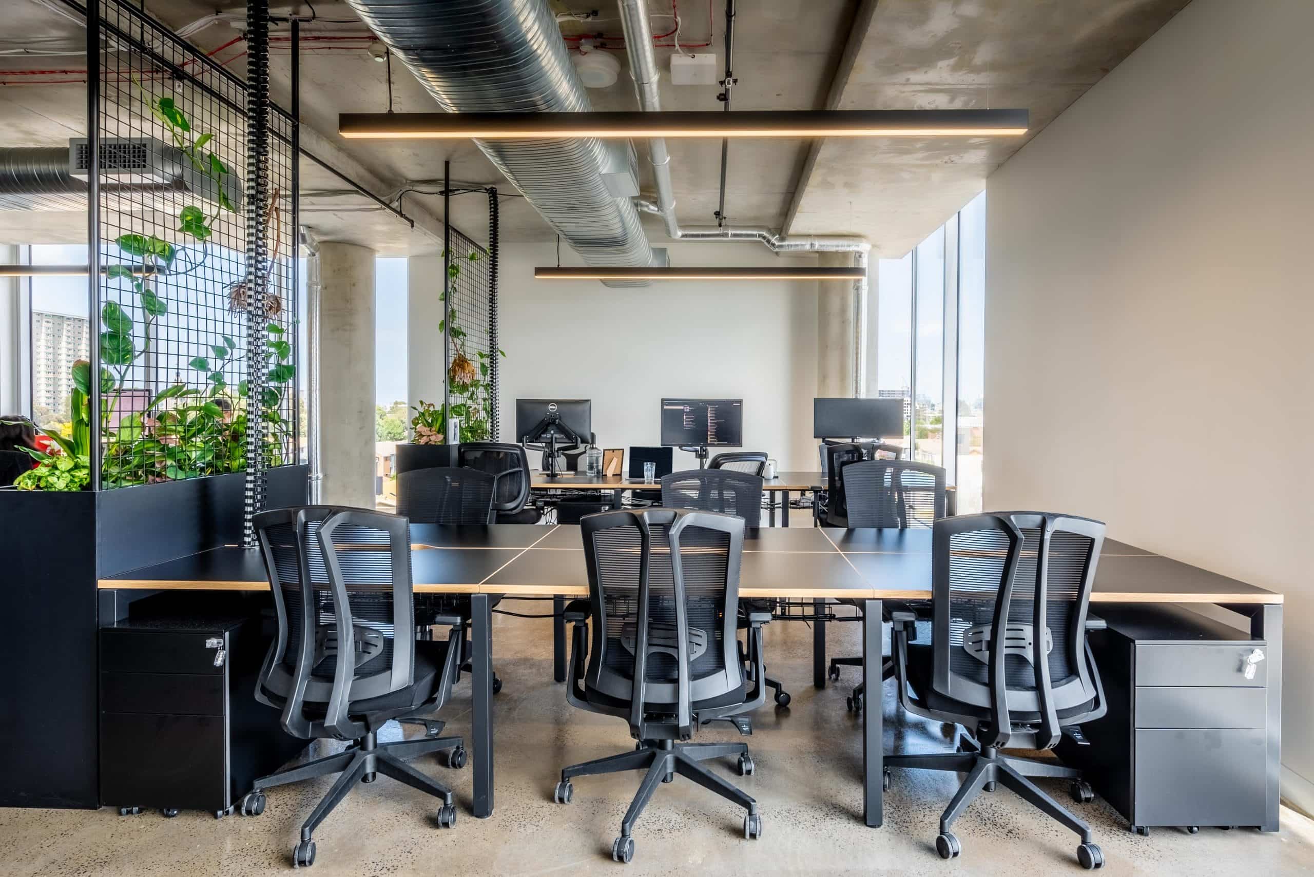 Office Workstations vs Desks: What’s Right for Your Team?